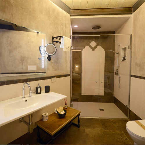 Camera Sulla Corte – camera con ampio bagno nel centro storico di Palermo