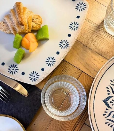 Colazione Boutique B&B Palermo Colazione artigianale con croissant e frutta fresca servita a Heritage Collection Palermo